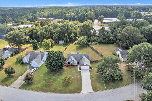Building Photo - 250 Meadow View Dr