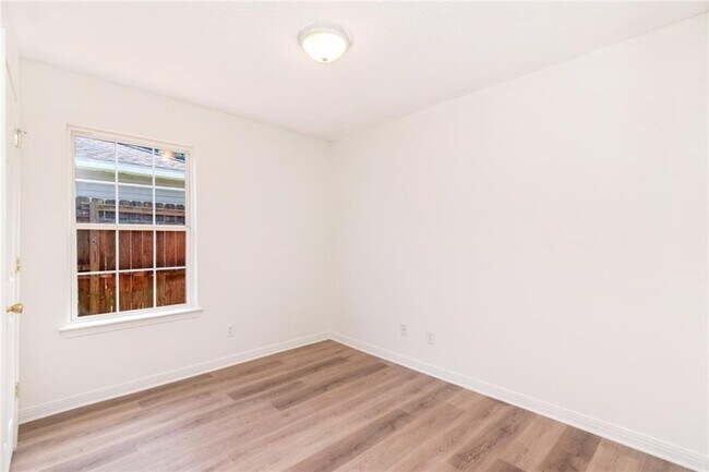 Building Photo - 9932 Magnolia Crest Ct