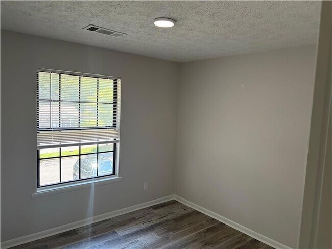 Building Photo - 4 Eastview Cir