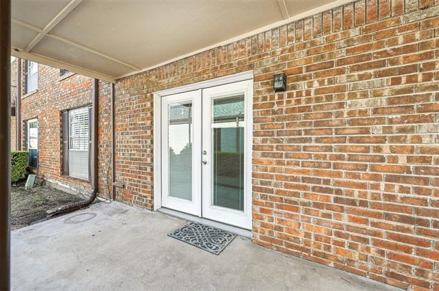 Building Photo - 4022 Ridglea Country Club Dr