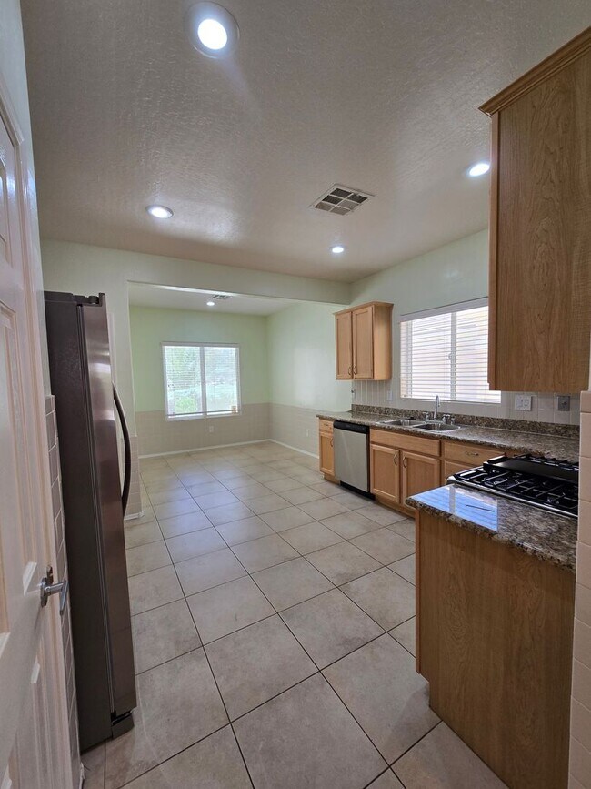 Building Photo - 3 BED / 2 BATH SINGLE STORY HOME IN SUN CI...