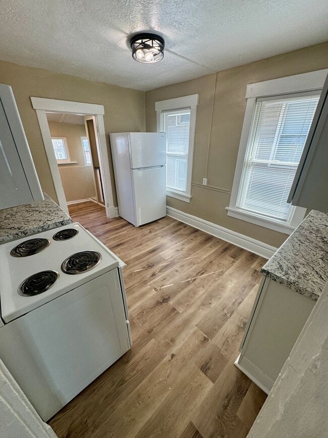 Building Photo - 2542 Glen Echo Dr