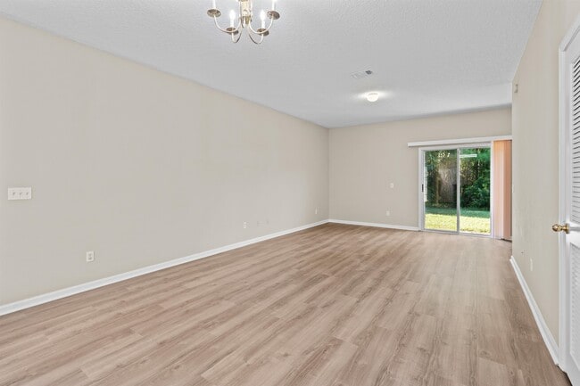 Building Photo - 310 Scrub Jay Dr