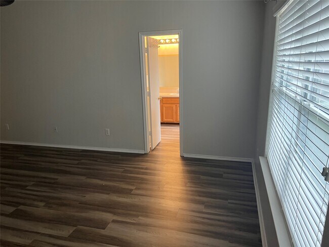 Building Photo - 1907 Cold River Dr