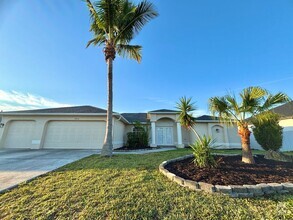 Building Photo - Spacious 4 Bedroom Home with 3 Car Garage,...