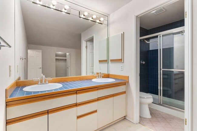 Building Photo - Beautiful 3 Bedroom Home in Bridle Trails