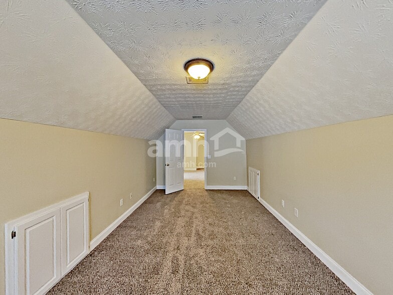 Building Photo - 887 Kendall Park Dr