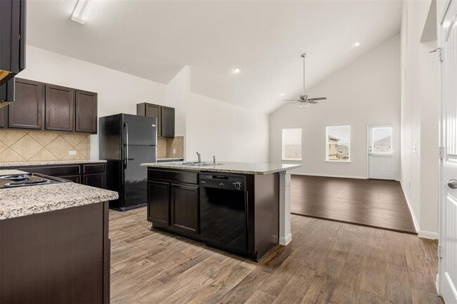 Building Photo - 404 Pentire Way