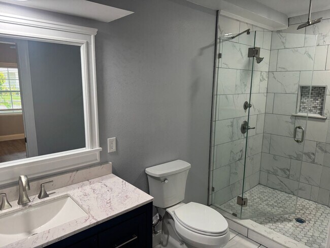 Building Photo - Large 4 bedroom West Tampa Bungalow