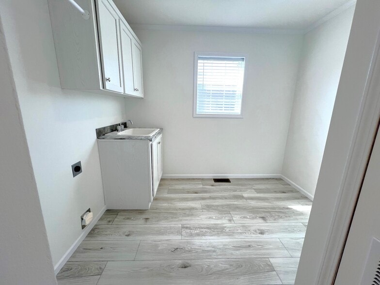 Building Photo - 5354 Coventry Dr