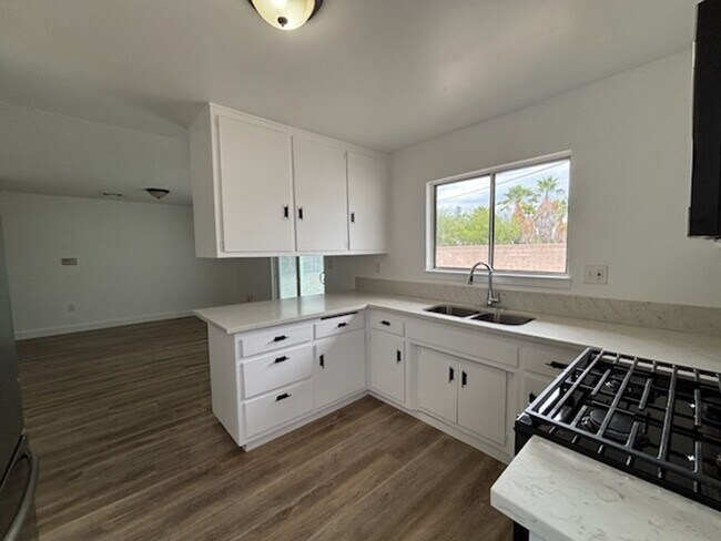 Building Photo - 1455 Laramie Ave