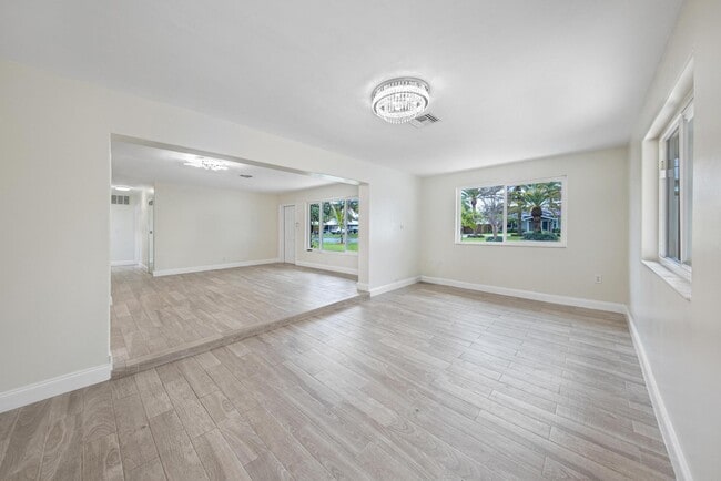 Building Photo - 2611 NE 16th St