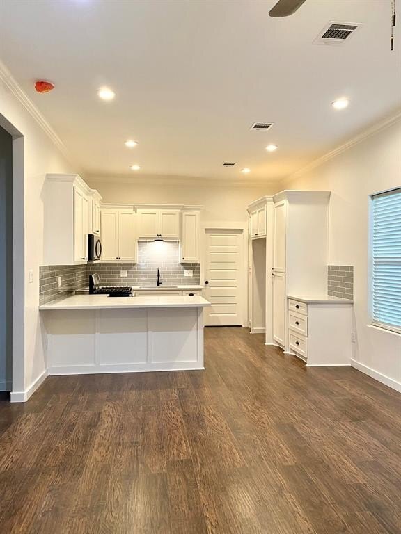 Building Photo - 12042 Carlsbad St