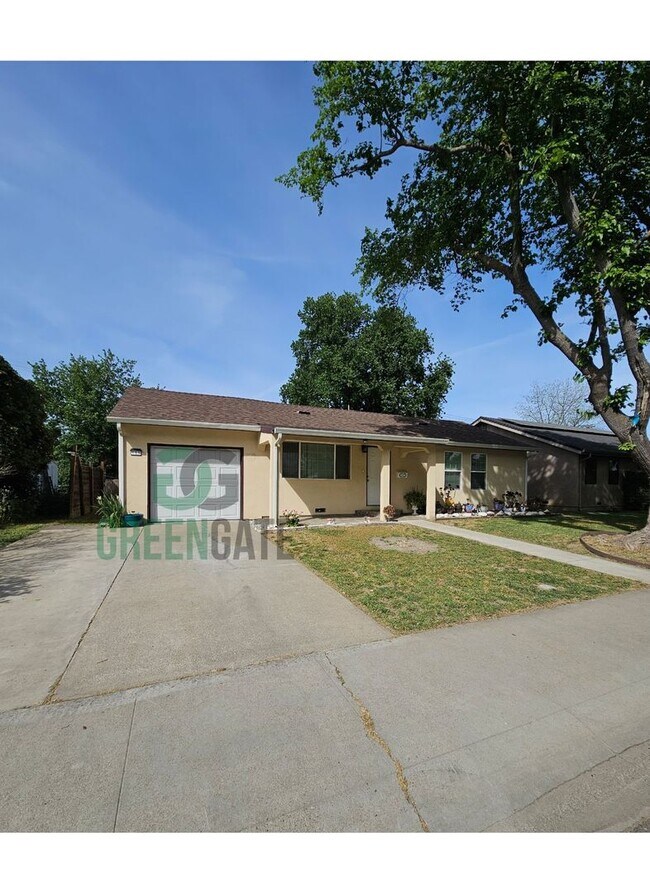 Building Photo - AVAILABLE NOW!! 3 Bedroom 2 Bath Home in Tracy!