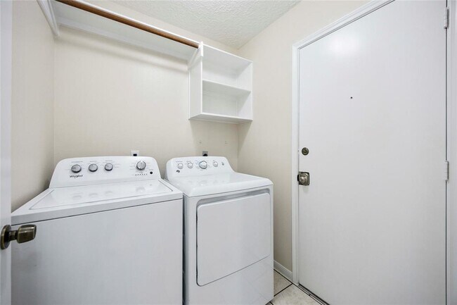 Building Photo - 8707 Orchard Ln
