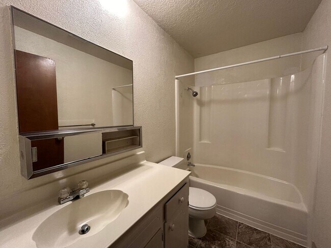 Building Photo - 2 Bed/1Bath UPSTAIRS Apartment with Balcon...