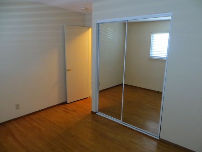 Building Photo - Fantastic Central Dublin Location!