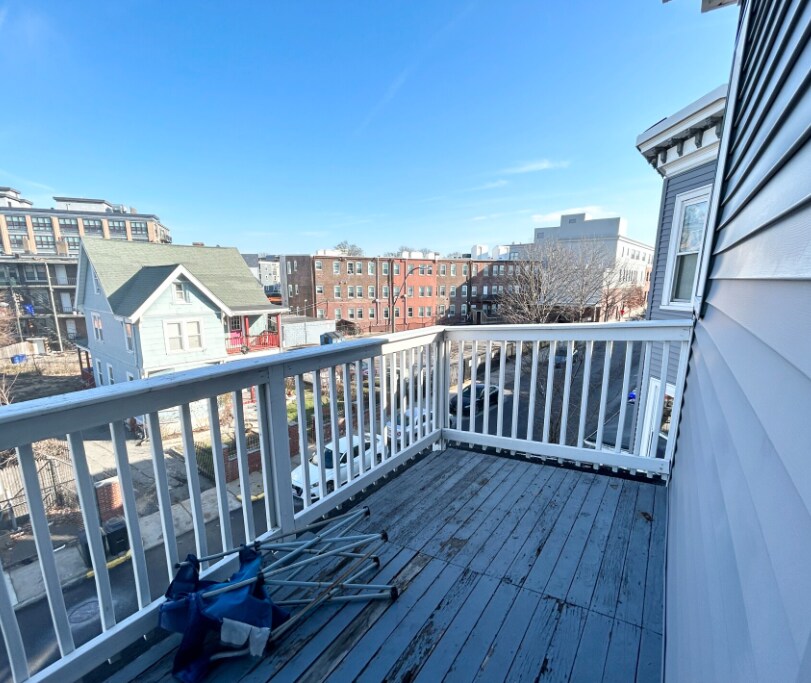 Building Photo - 151 E Cottage St