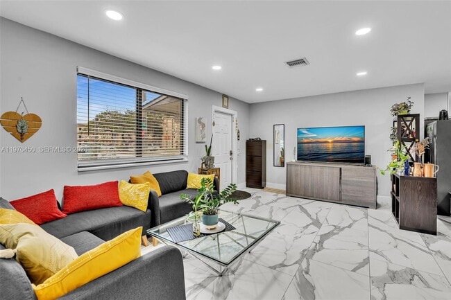 Building Photo - 6781 Franklin St