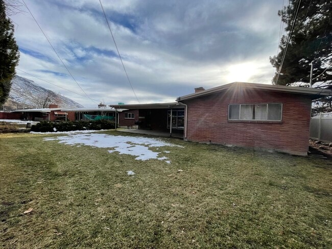 Building Photo - Gorgeous Mid-Century Modern Home Adjacent to BYU