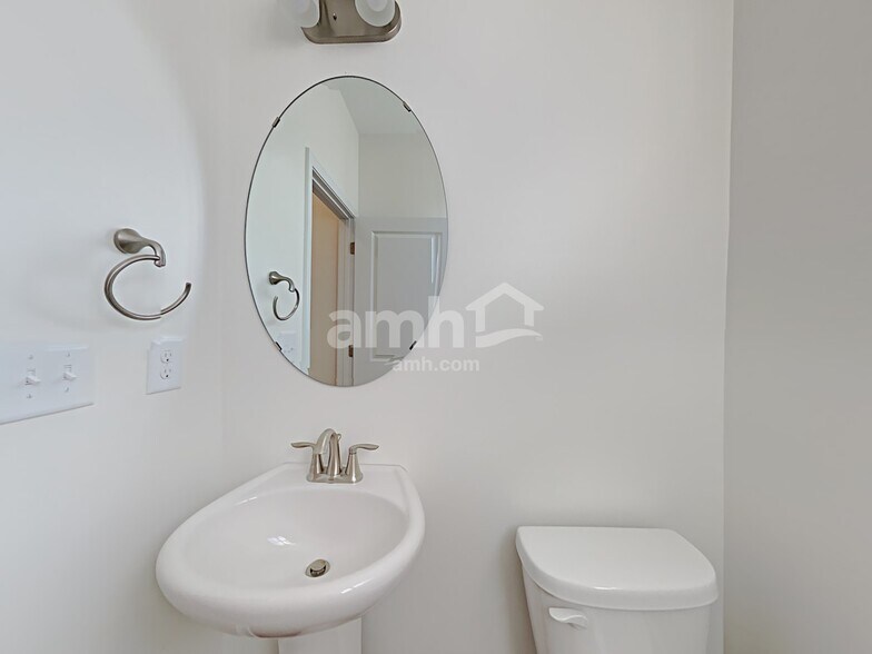 Building Photo - 1107 Bentley Pl