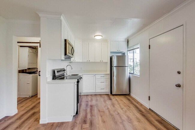 Building Photo - 329 Lester Ave