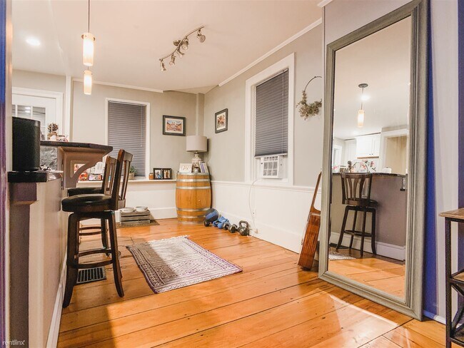 Building Photo - 306 Riverside Ave