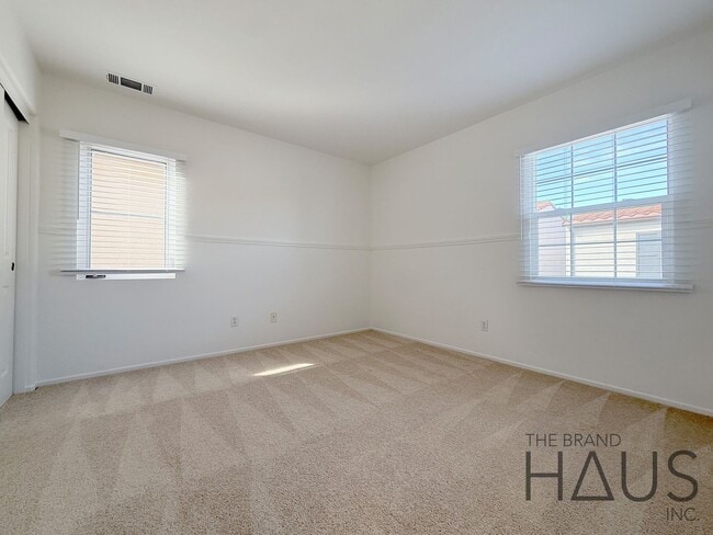 Building Photo - Desirable Oak Creek Community Detached Home with Two Car Garage