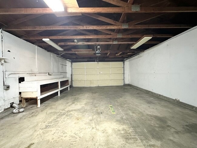 Building Photo - Beautiful 3 bedroom 2 bathroom Sacramento !