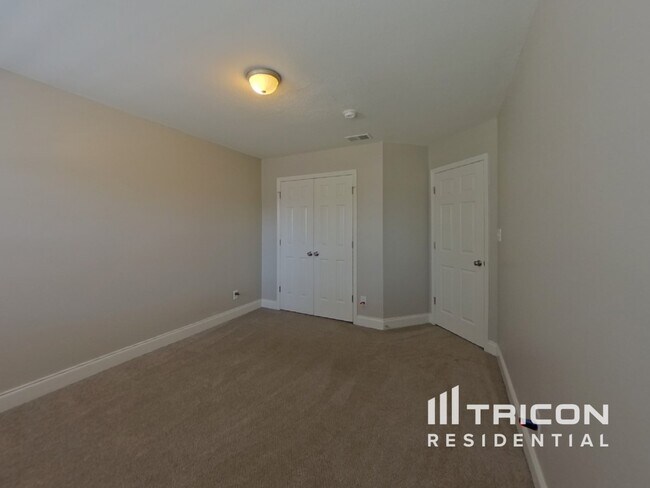 Building Photo - 5604 Bluff Ct