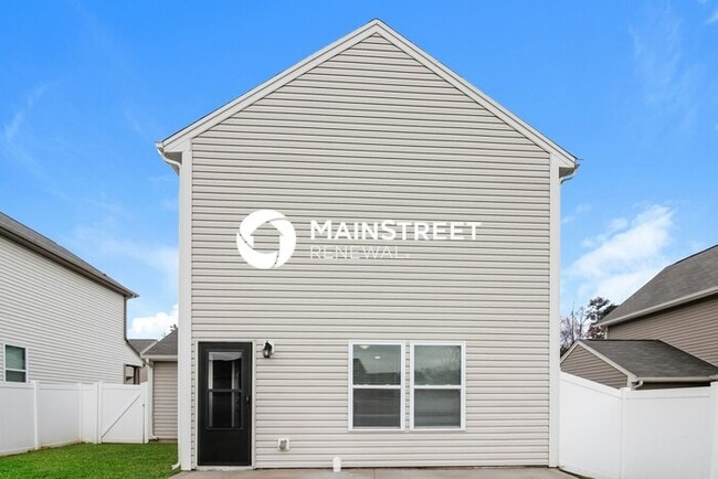 Building Photo - 3 Bedroom Pet-Friendly Home in Charlotte, NC with Main Street Renewal