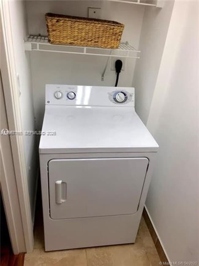 Building Photo - 6917 Collins Ave