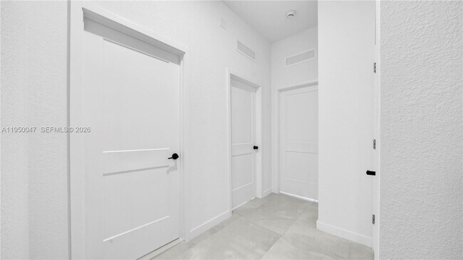 Building Photo - 417 NW 13th Ct