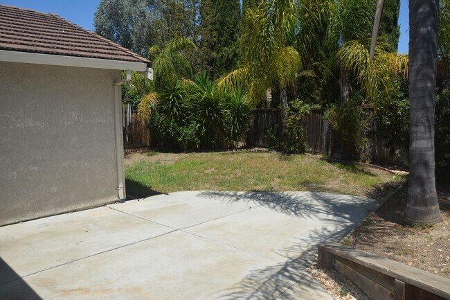 Building Photo - 5163 Tehachapi Way
