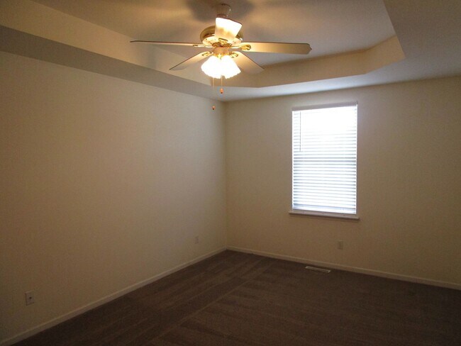 Building Photo - 1704-1706-1706 Louise Cir