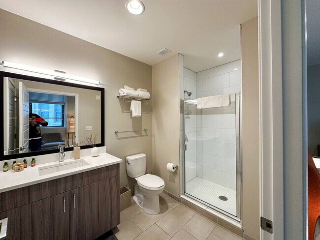 Building Photo - 256 E Main St