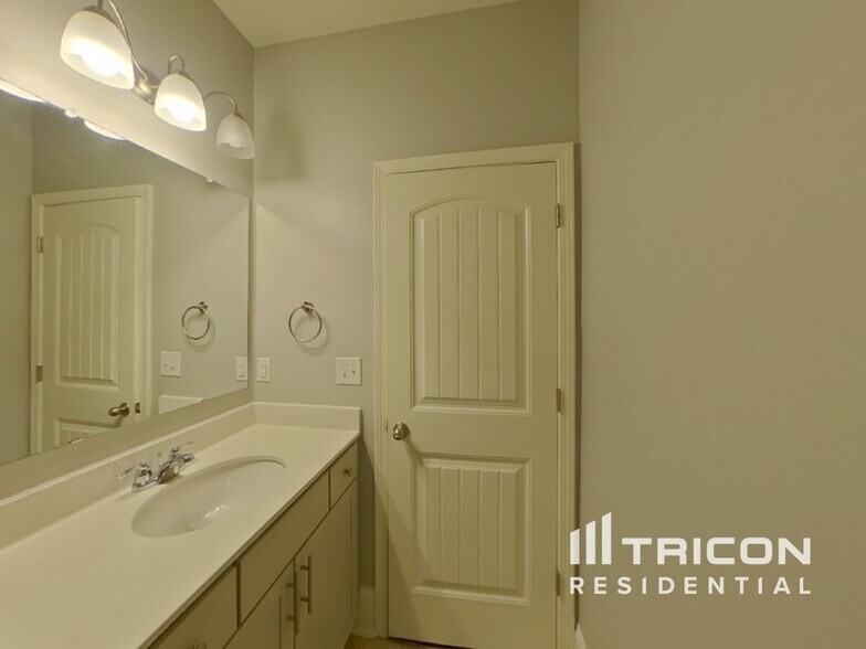 Building Photo - 7064 Demeter Dr