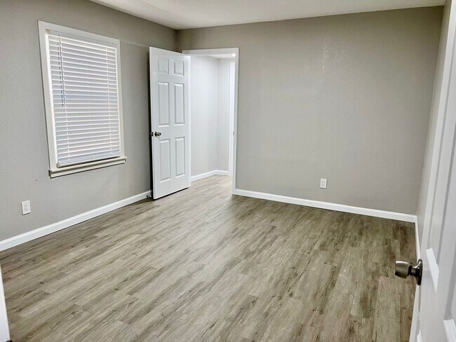 Building Photo - Newly Renovate 4 bedroom 2 bath Home in Liberty, TX!