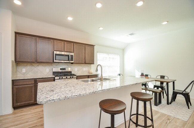 Building Photo - 1105 Breech Dr