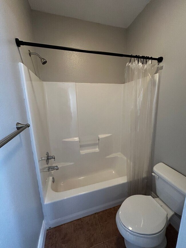 Building Photo - Fayetteville Home in Salem Village Subdivision!