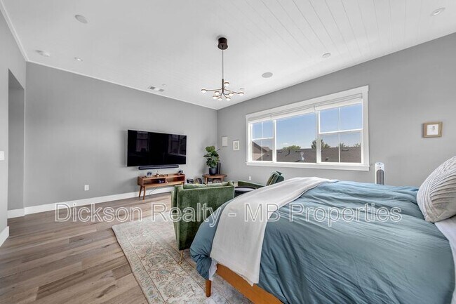 Building Photo - 6120 Triple Crown Dr