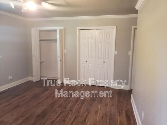 Building Photo - 204 S Morrison Dr