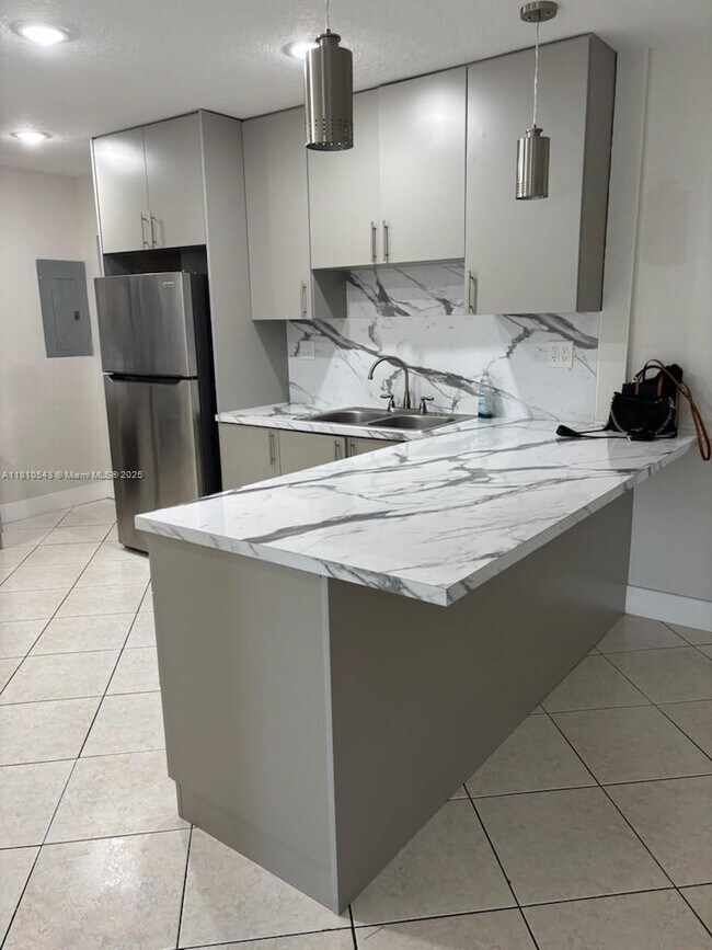 Primary Photo - 846 W 31st St