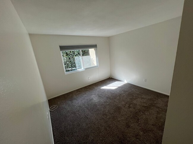 Building Photo - 11170 Poplar St