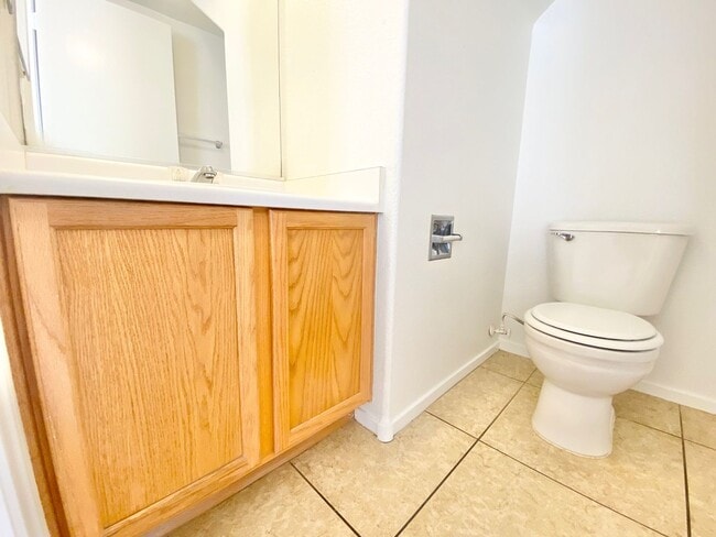 Building Photo - STUNNING 3 BEDROOM 2.5 BATH HOME LOCATED I...