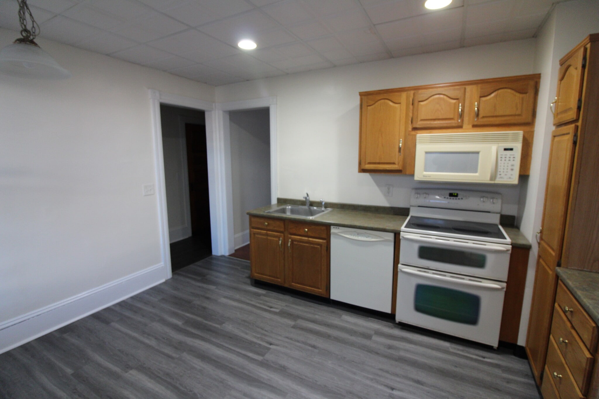 Building Photo - 16 Main St