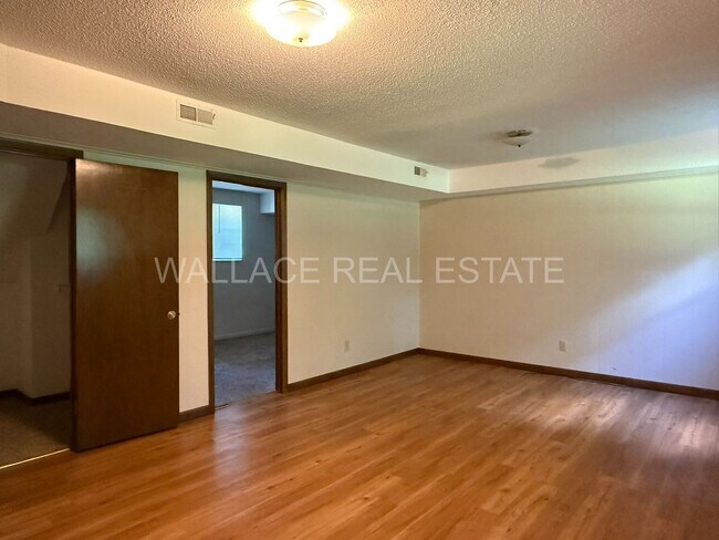 Building Photo - 4 BEDROOM HOUSE IN KINGS GATE SUBDIVISION ...