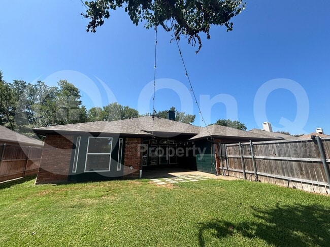 Building Photo - 1217 Babbling Brook Dr