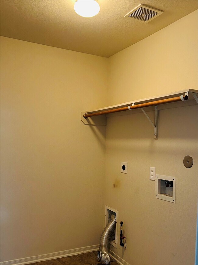 Building Photo - 19318 Brook Village Rd