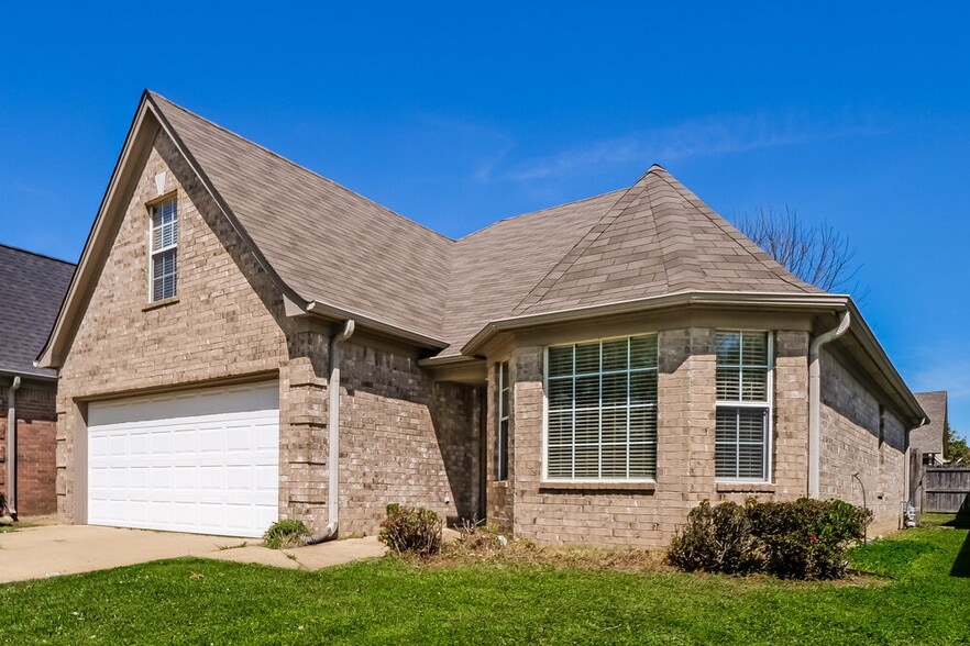 Building Photo - 9908 Tremont Dr